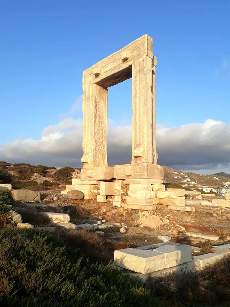 Portara Con Hermosa Luz Del Atardecer Naxos Grecia Imagen De Stock