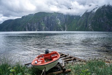 Dağlardaki bulutlar, Norveç