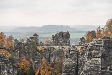Saxon İsviçre 'deki dünyaca ünlü Bastei. Dresden, Saksonya, Almanya yakınlarında.