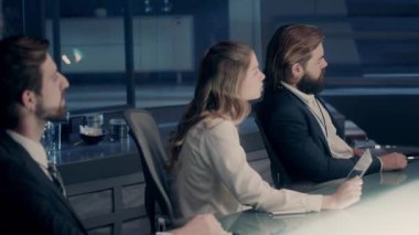 Profesyonel Yönetim Kurulu ve Müşteriler Kurumsal Toplantı Odası 'nda oturuyor. Arri Alexa Mini Uhd Sinema Kamerasında Çekim.