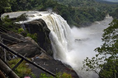 ATHIRAPately Water Fall 'ın başka bir görüntüsü