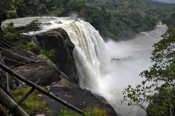 ATHIRAPately Water Fall 'ın başka bir görüntüsü