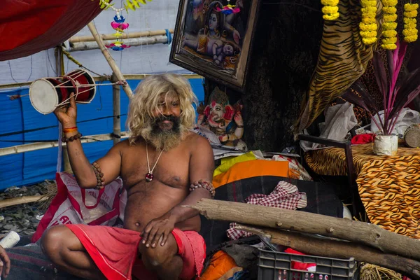 Kolkata West Bengal India January 2020 Naga Sadhu Playing Damru — стокове фото