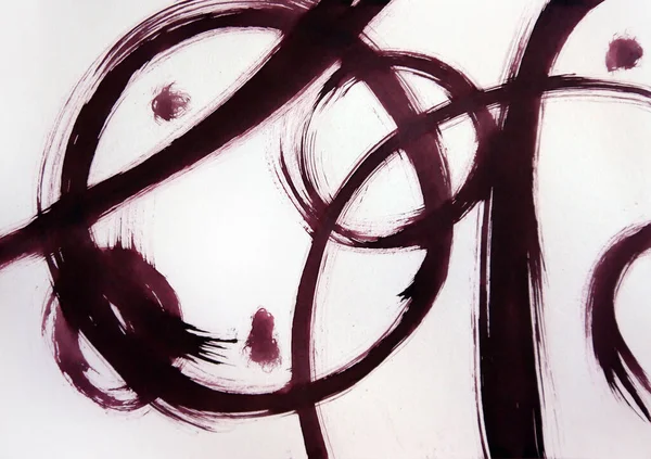 Yağmur sırasında suyun üstünde daireler çiziyor. Uğur kuşlarının süründüğü çimenlerin üzerinde güneşli bir parıltı. Soyut arkaplan - sanat. Sınırlı palet. Kar enerjisi