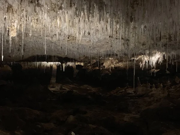 Прихована Підземна Скельна Печера — стокове фото
