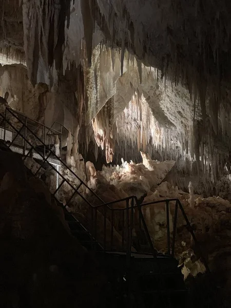 Κρυφό Υπόγειο Σπήλαιο Βράχο — Φωτογραφία Αρχείου