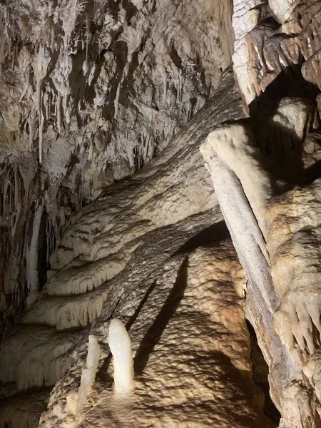 Прихована Загадка Скельної Печери — стокове фото
