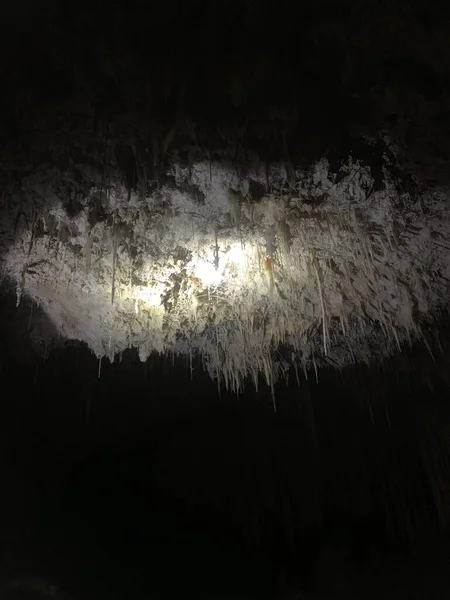 Скрытая Подземная Пещера — стоковое фото