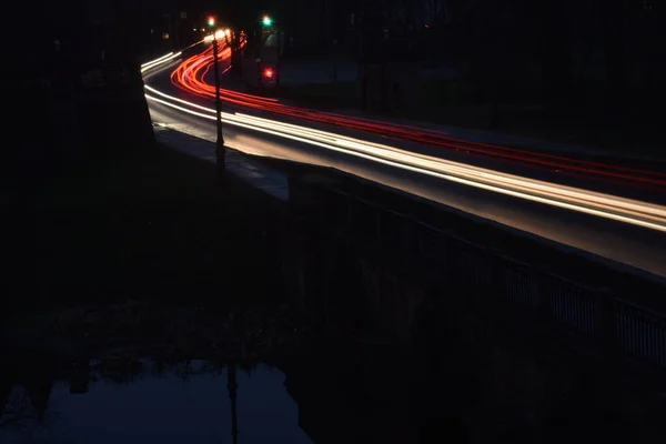 Gece araba trafiği