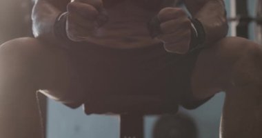 Spor salonunda ellerinizi yakın tutun.