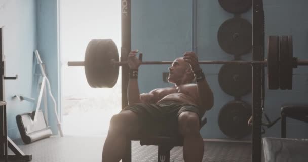 Male Performing Bench Press Gym — Stock Video