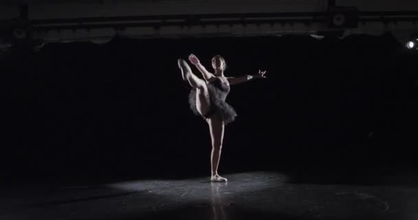 Artista Ballet Estudio Oscuro — Vídeos de Stock