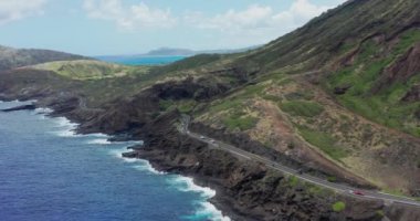 Oahu Hawaii 'deki otoyolun insansız hava aracı görüntüsü