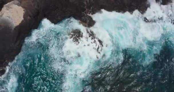 Drone Vista Las Rocas Del Océano Hawaii — Vídeos de Stock