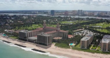 Palm Beach 'in yaz günündeki hava manzarası