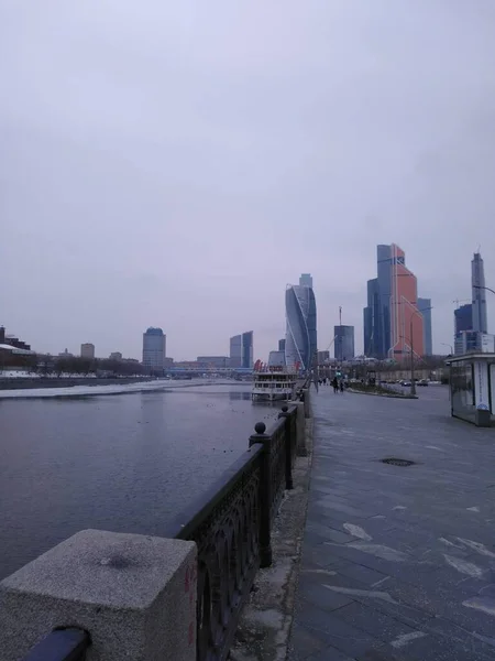 Cliché Illustre Idée Dualité Ambivalence Combinaison Deux Ruisseaux Rivière Moscou — Photo