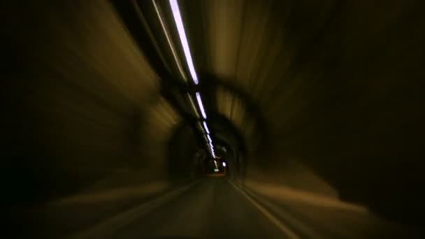 POV videofelvétel egy utazás az alagút — Stock videók