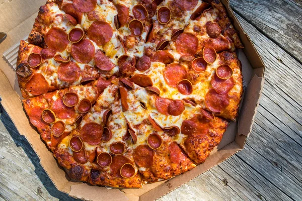 Pepperoni Pizza Wood Table Outdoor Picnic — Stock Photo, Image