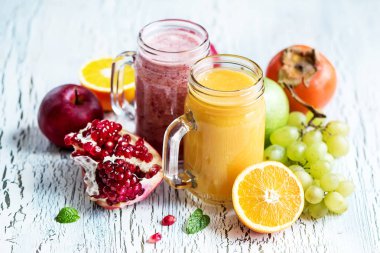 Berry ve meyve güler yüzlü, sağlıklı Detoks vitamini izin veya vegan foo
