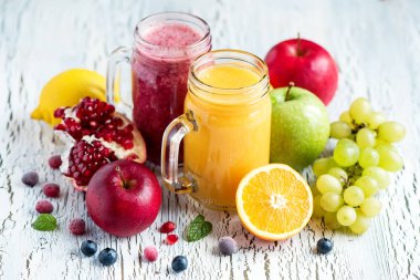 Berry ve meyve güler yüzlü, sağlıklı Detoks vitamini izin veya vegan foo