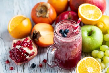 Berry ve meyve güler yüzlü, sağlıklı Detoks vitamini izin veya vegan foo