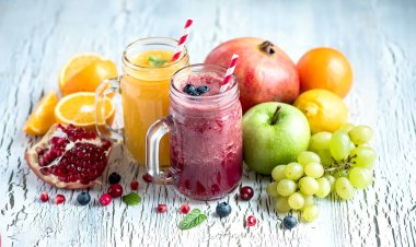 Berry ve meyve güler yüzlü, sağlıklı Detoks vitamini izin veya vegan gıda kavramı