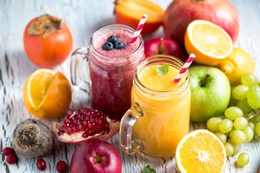 Berry ve meyve güler yüzlü, sağlıklı Detoks vitamini izin veya vegan foo