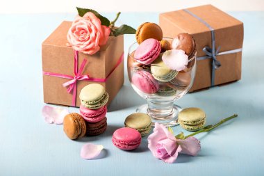 Fransız tatlı macaroons için tatlı, pasta macaron, çiçekler ve