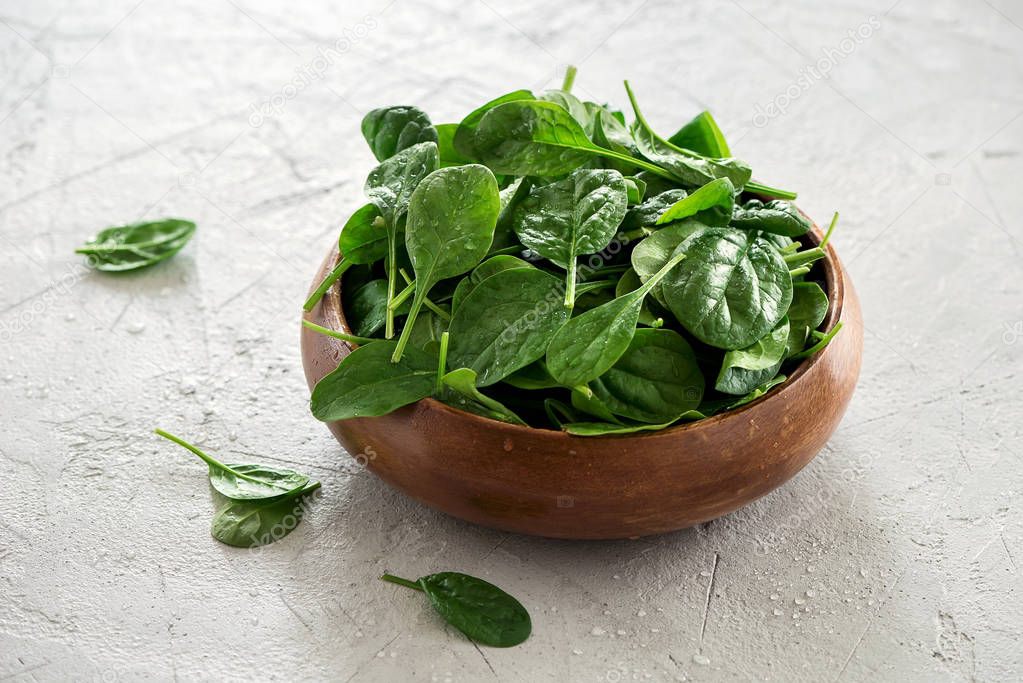 Fresh spinach leaves in a bowl, green, healthy, vegan, vegetaria