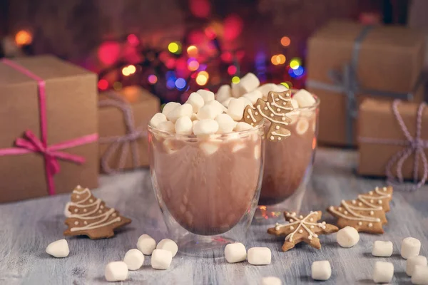 Heiße Schokolade mit Marshmallows und Lebkuchen, Weihnachten — Stockfoto