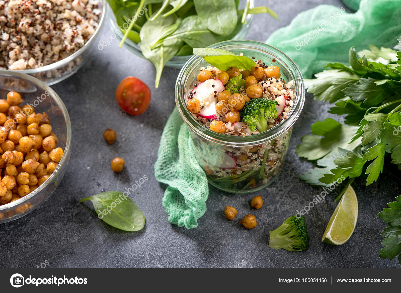 Pirinçli Ve Dereotlu Ispanak Salatası Pirinçli Ve Dereotlu Ispanak Salatası