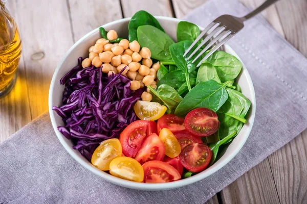菠菜沙拉碗, 鹰嘴豆和蔬菜, 健康食品, 蔬菜 — 图库照片
