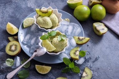 Kivi ve kireç, ev yapımı yaz tatlı, fru vegan dondurma
