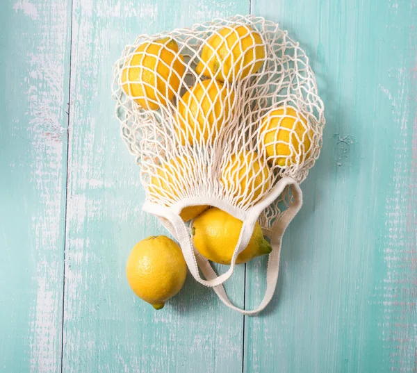 Nulový Odpad Eco Mesh Nákupní Taška Citrusovými Plody Citrony Modrém — Stock fotografie