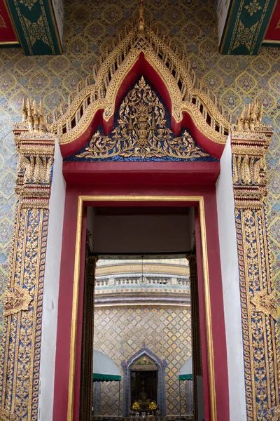 Bangkok Tailandia Enero 2016 Puerta Decorada Oro Azul Rojo Dentro — Foto de Stock