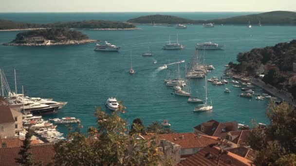 Harbor of old Adriatic island town Hvar. High angle view. — Stock Video