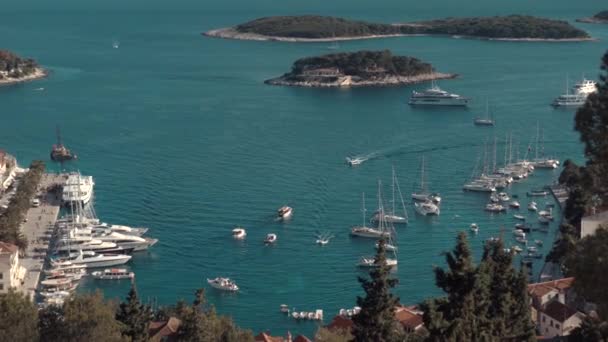 Harbor of old Adriatic island town Hvar. High angle view. — Stock Video