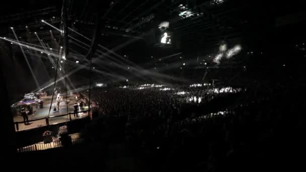 Concierto musical. espectáculo de luz . — Vídeos de Stock