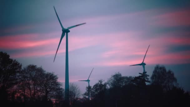 Windmills for electric power on sunset sky background. — Stock Video