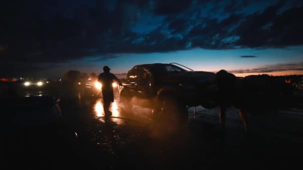 Washing rally car with water spray. — Stock Video