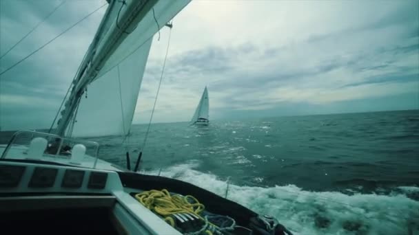 Yacht segling regatta i havet — Stockvideo