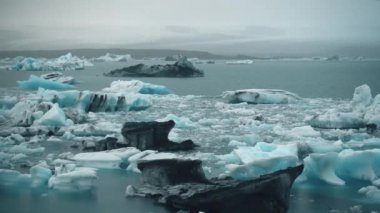 İzlanda'da icebergs