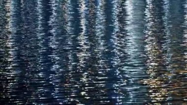 Su soyut ışık refleksi