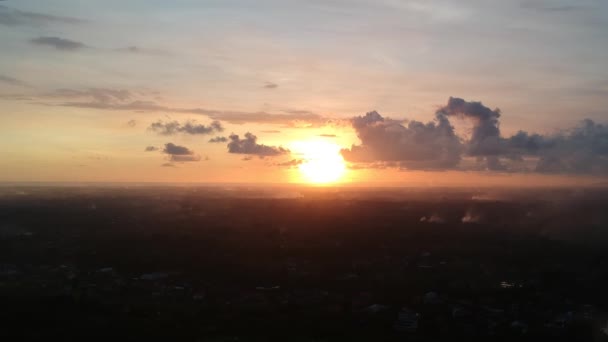 Απογείωση στα σύννεφα ηλιοβασιλέματος στο Ubud Bali — Αρχείο Βίντεο