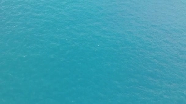 Flying over the blue water of the ocean and the sea without waves — Stock Video