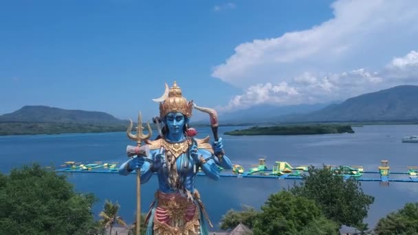 Salida del monumento de Shiva primer plano Taman Siwa en tiempo soleado Gilimanuk Melaya oeste bali indonesia — Vídeos de Stock