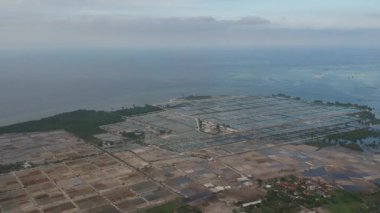 Tuz madenciliği manzarası Pejarakan Gerokgak Buleleng Bali
