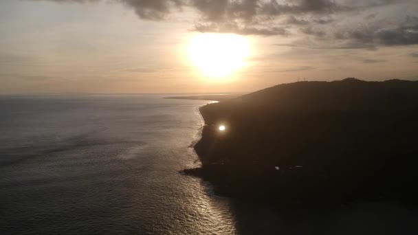 Panorama van Padang Bai oost bali Indonesië bij zonsondergang — Stockvideo