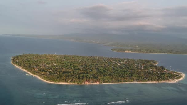 décollage sur gili air island par temps ensoleillé 