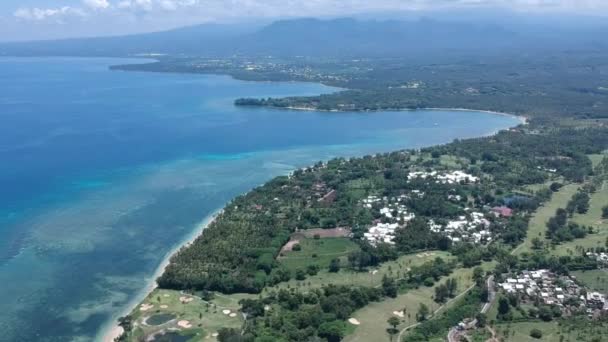 drone s'envole rapidement de l'île de lombok indonesia 